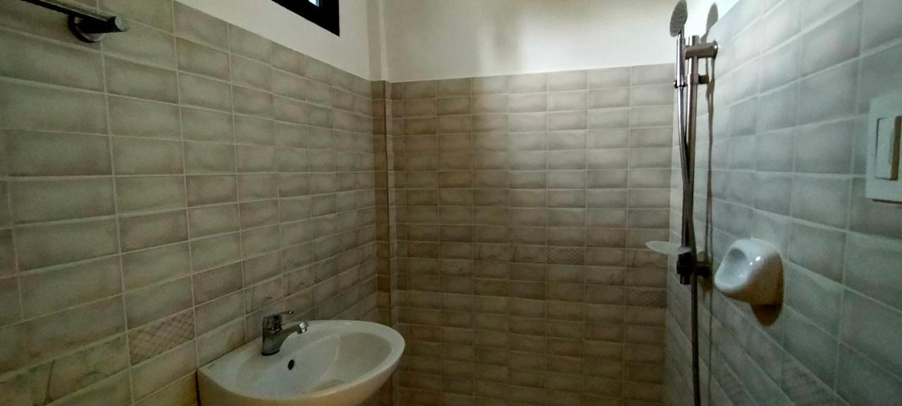 Havenly Guesthouse And Body Massage Spa 몰볼 외부 사진